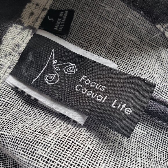 Gorgeous Grey + White Screen Printed Leaf on Linen Look Woven Fabric Vest - Picture 13 of 16